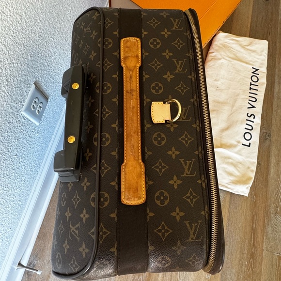 Louis Vuitton luggage - Picture 8 of 8